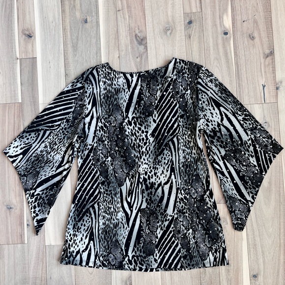 7 Wonders Women’s Blouse top with sequin black white and gray women’s small - Picture 9 of 9